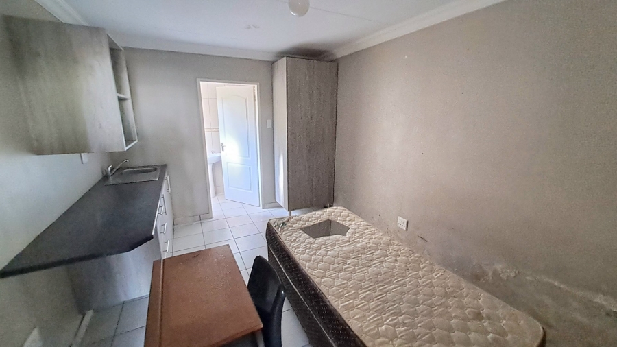 7 Bedroom Property for Sale in Willows Free State